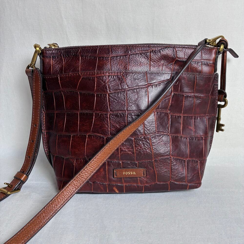 Fossil Brown Embossed Crocodile Leather Crossbody Bag Key Charm Boho Vintage